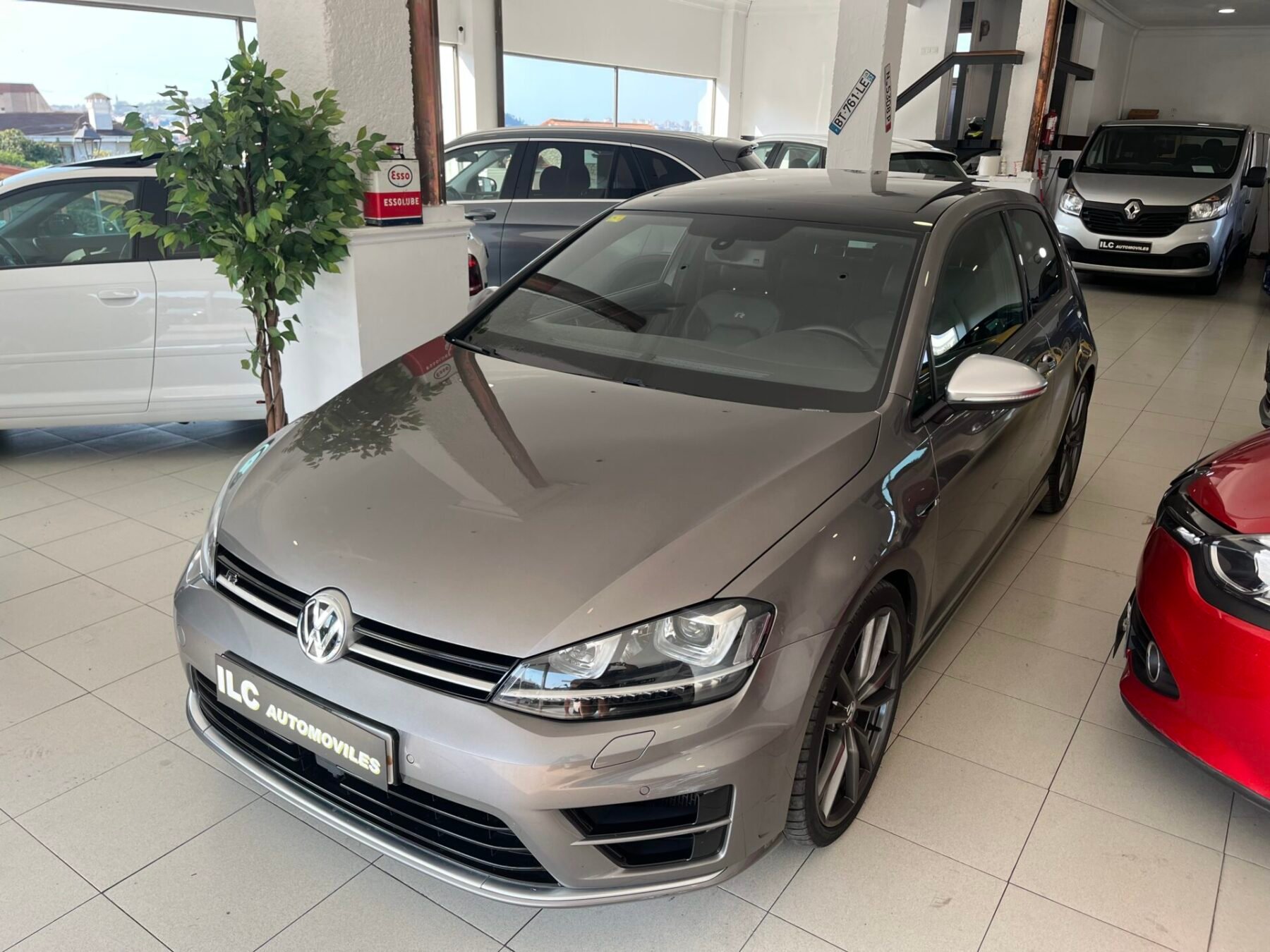 VOLKSWAGEN Golf R