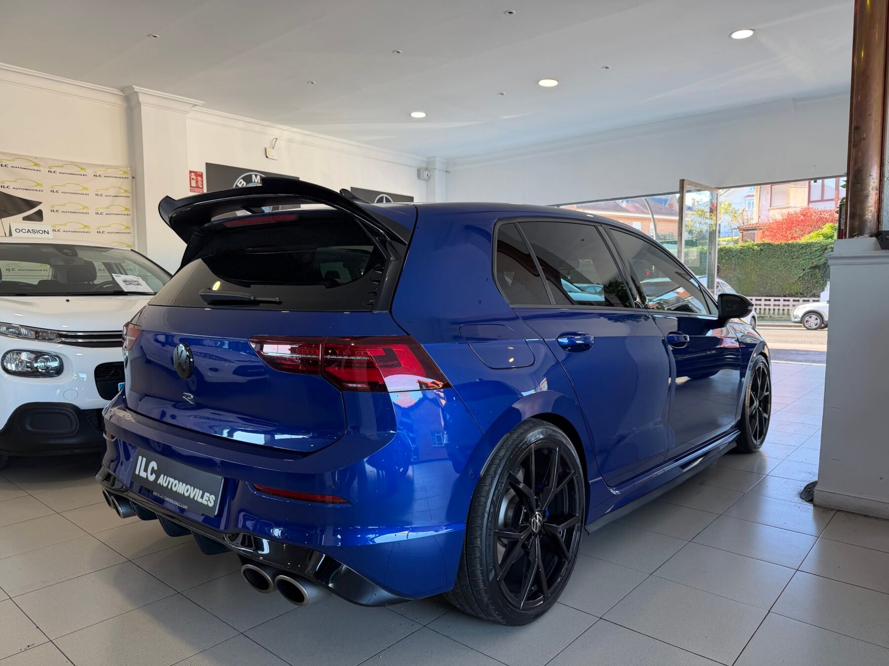 VOLKSWAGEN Golf VIII R