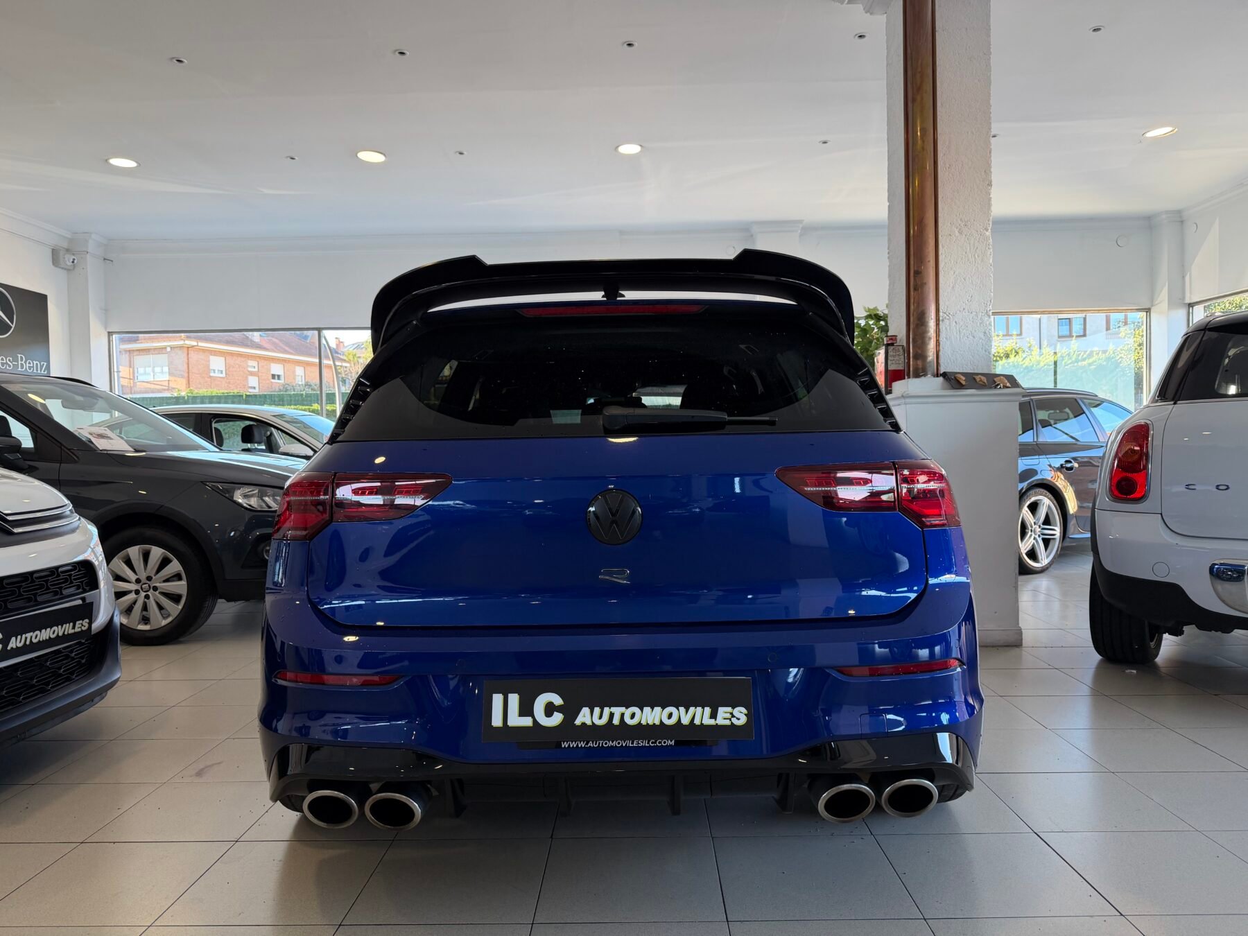 VOLKSWAGEN Golf VIII R