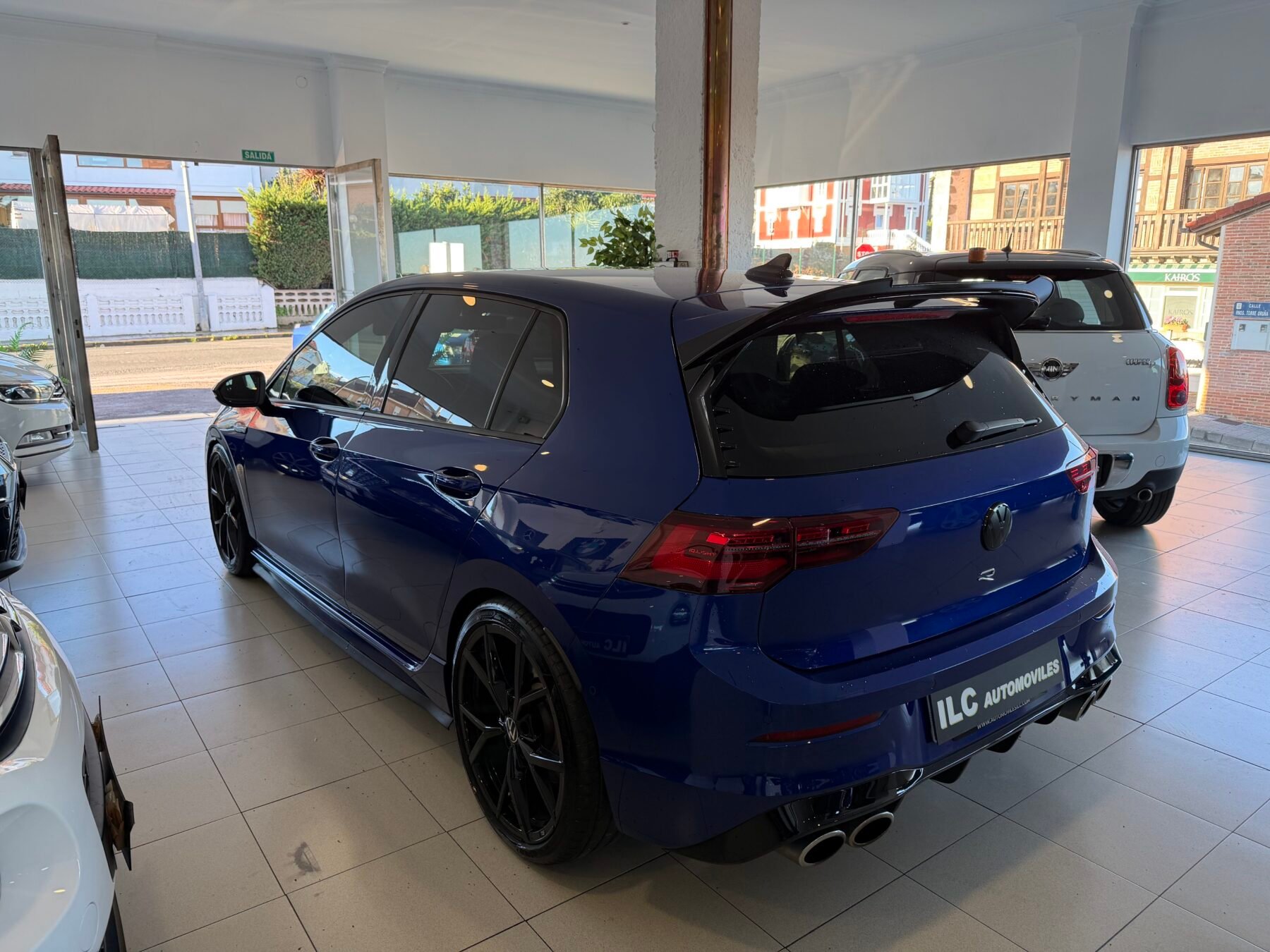 VOLKSWAGEN Golf VIII R