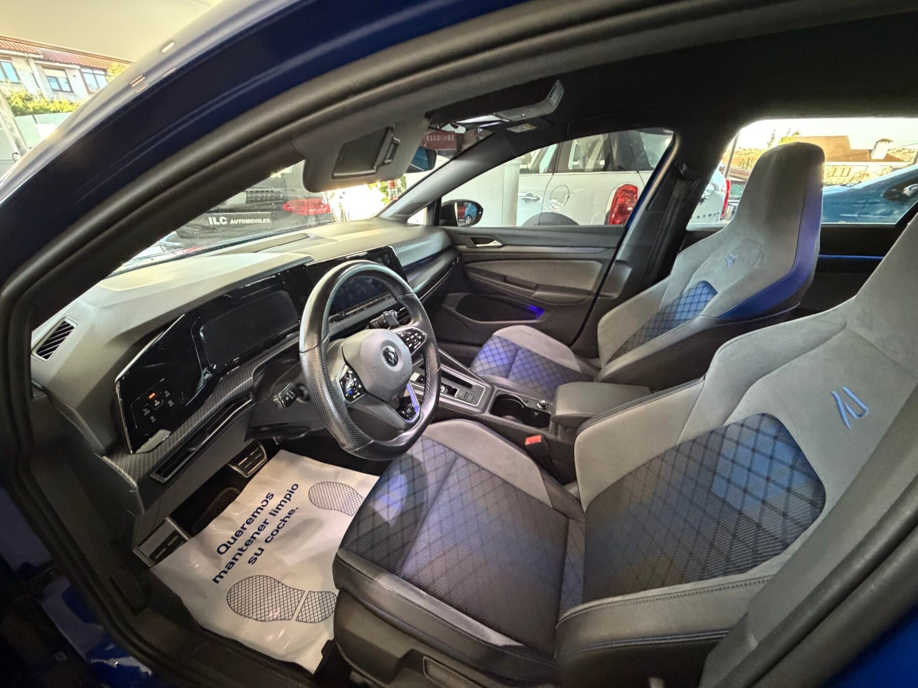 VOLKSWAGEN Golf VIII R