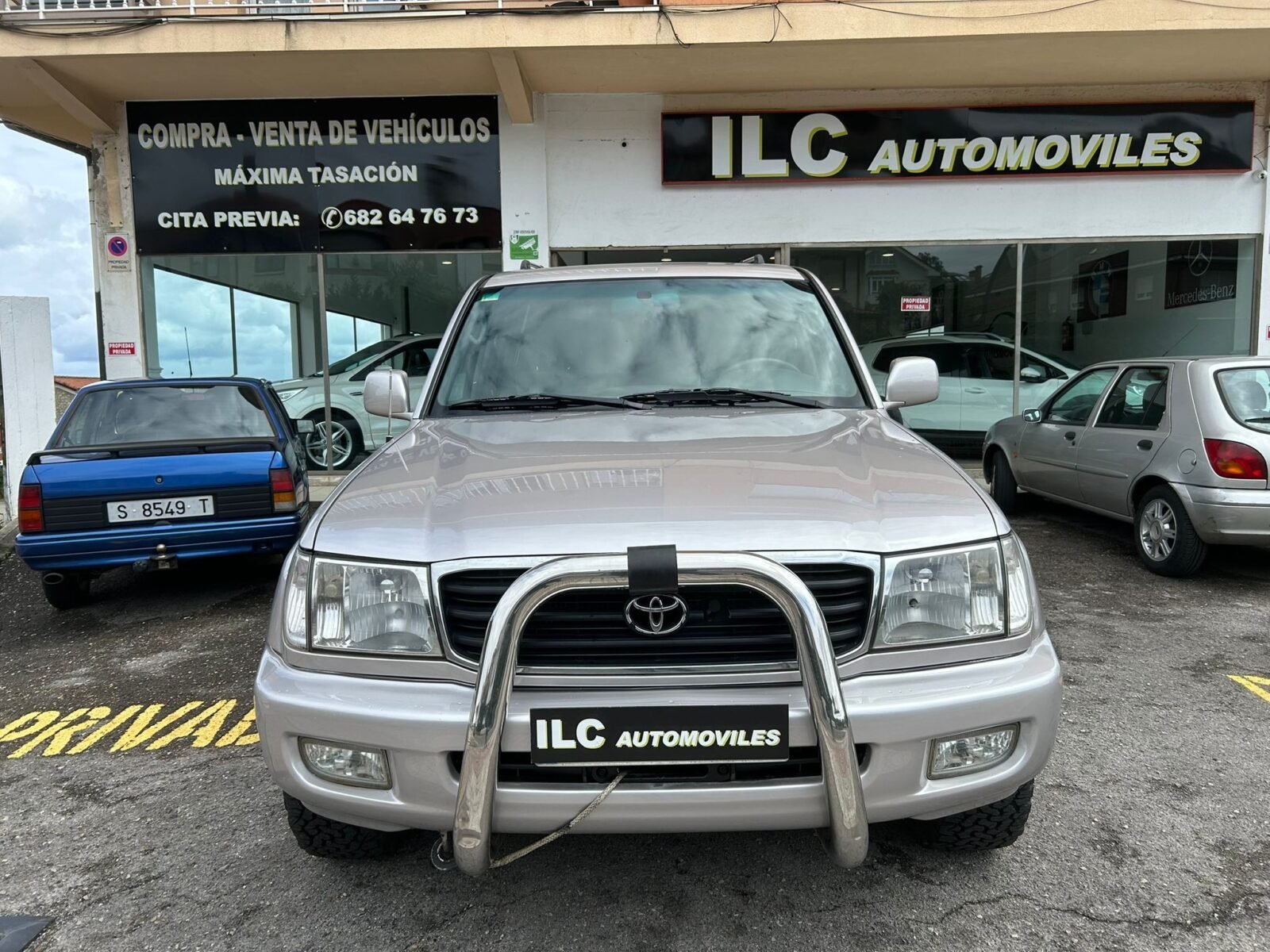 TOYOTA Landcruiser